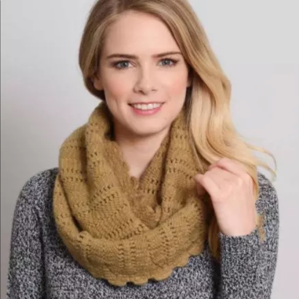 SCALLOP Knit Infinity Scarf Khaki Mocha 27" x 13"